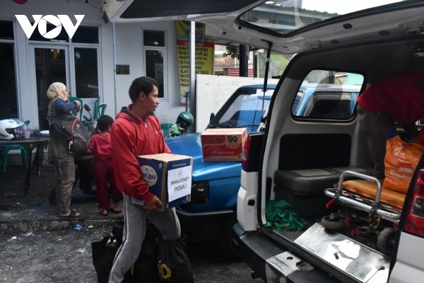 Những hình ảnh thương đau giữa tâm chấn trận động đất ở Indonesia