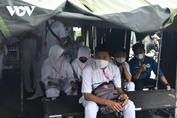 Những hình ảnh thương đau giữa tâm chấn trận động đất ở Indonesia