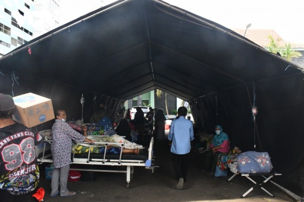 Những hình ảnh thương đau giữa tâm chấn trận động đất ở Indonesia