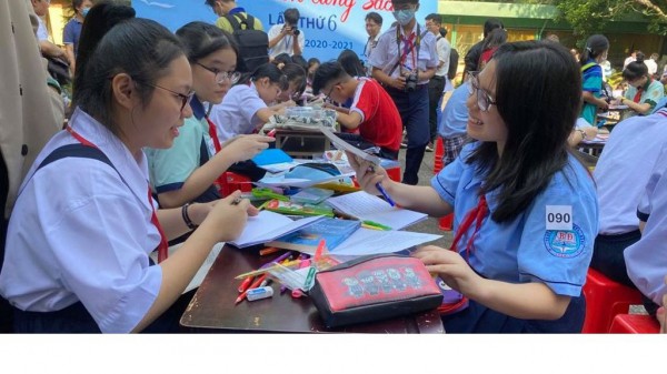 Nếu học sinh có ý kiến khác biệt, giáo viên phản ứng thế nào?