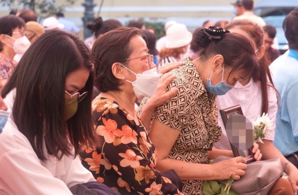 Bé 8 tuổi bị bạo hành, tử vong: Nhiều người dự khán bật khóc