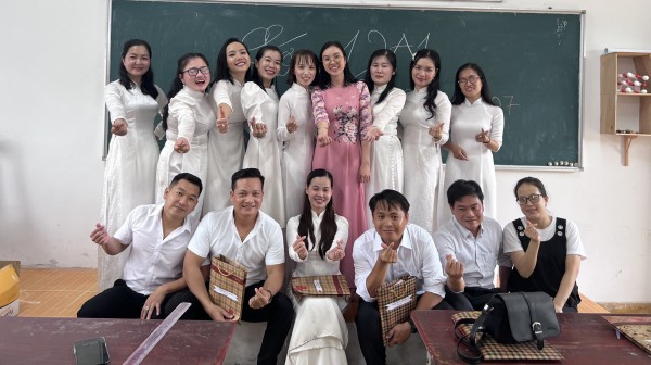 Cô chủ nhiệm đã nói điều gì khiến học trò quậy phá khóc sướt mướt, 