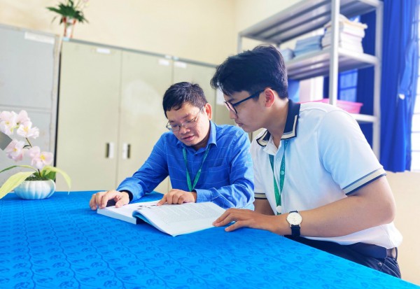 Nam sinh phụ mẹ bán hàng rong, thi đậu trường y với điểm số cao