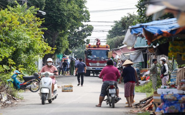 Tây Ninh: Cận cảnh nỗ lực dập tắt đám cháy lớn trong khu dân cư Hòa Thành