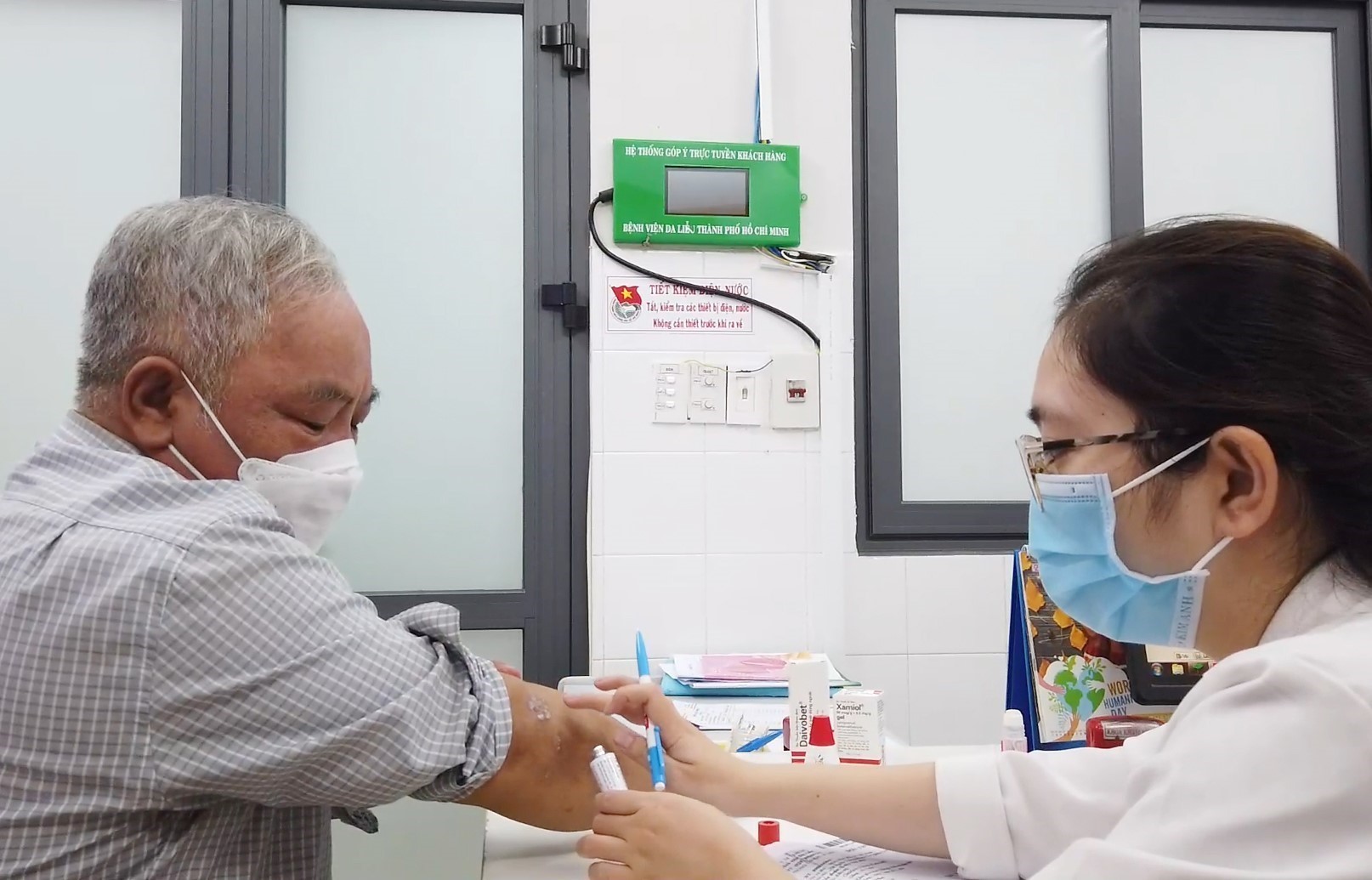 Cẩn trọng khi điều trị bệnh vảy nến bằng thuốc không rõ nguồn gốc trên mạng xã hội