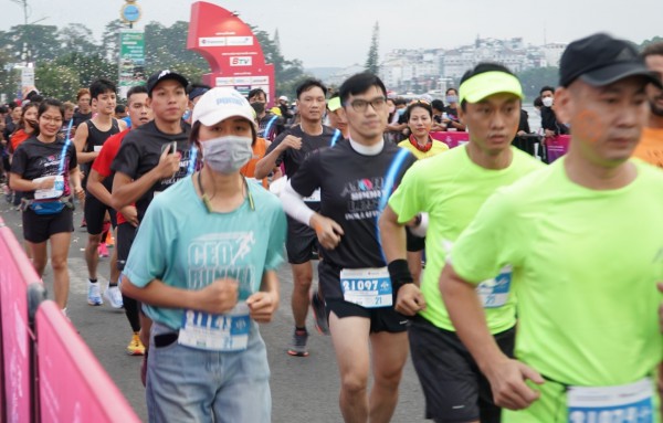 Gần 3.200 VĐV tham dự giải marathon Đất Sen Hồng Đồng Tháp