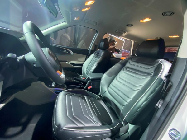 Kia Carens 1.5G Luxury, phiên bản 