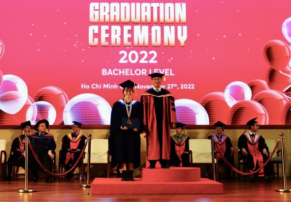 Thủ khoa từng chọn sai ngành phải dừng học bổng du học, về nước thi lại ĐH