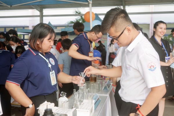 Ngày hội trải nghiệm khoa học tự nhiên Ngày hội trải nghiệm khoa học tự nhiên