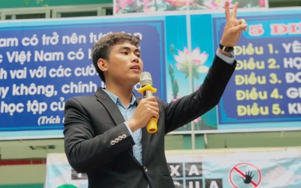 Học sinh co giật vì ăn kẹo từ người lạ: Nhiều bài học phải dạy trẻ Học sinh co giật vì ăn kẹo từ người lạ: Nhiều bài học phải dạy trẻ