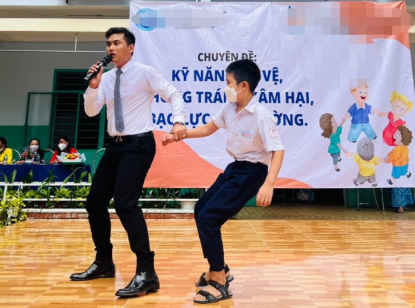 Học sinh co giật vì ăn kẹo từ người lạ: Nhiều bài học phải dạy trẻ Học sinh co giật vì ăn kẹo từ người lạ: Nhiều bài học phải dạy trẻ