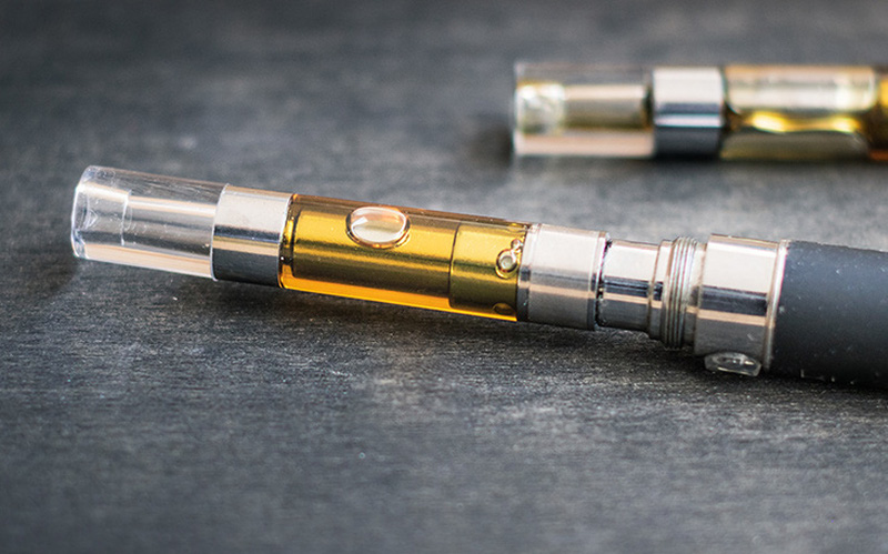 Bé trai 12 tuổi khó thở, co giật sau khi hút thuốc lá điện tử Bé trai 12 tuổi khó thở, co giật sau khi hút thuốc lá điện tử