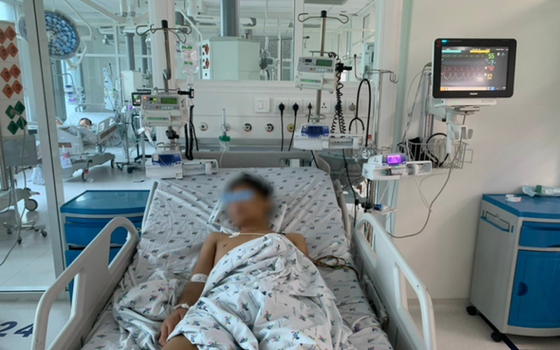 Cứu sống bé trai sốc sốt xuất huyết nặng, biến chứng suy hô hấp kèm xuất huyết tiêu hóa Cứu sống bé trai sốc sốt xuất huyết nặng, biến chứng suy hô hấp kèm xuất huyết tiêu hóa