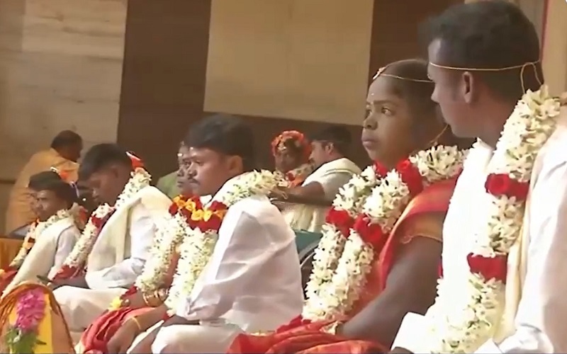 Đám cưới tập thể cho những cặp đôi nghèo Ấn Độ