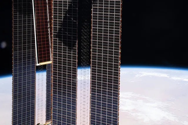 Đây là cách NASA đang nâng cấp hệ thống điện cũ kỹ của Trạm Vũ trụ Quốc tế - Ảnh 2.