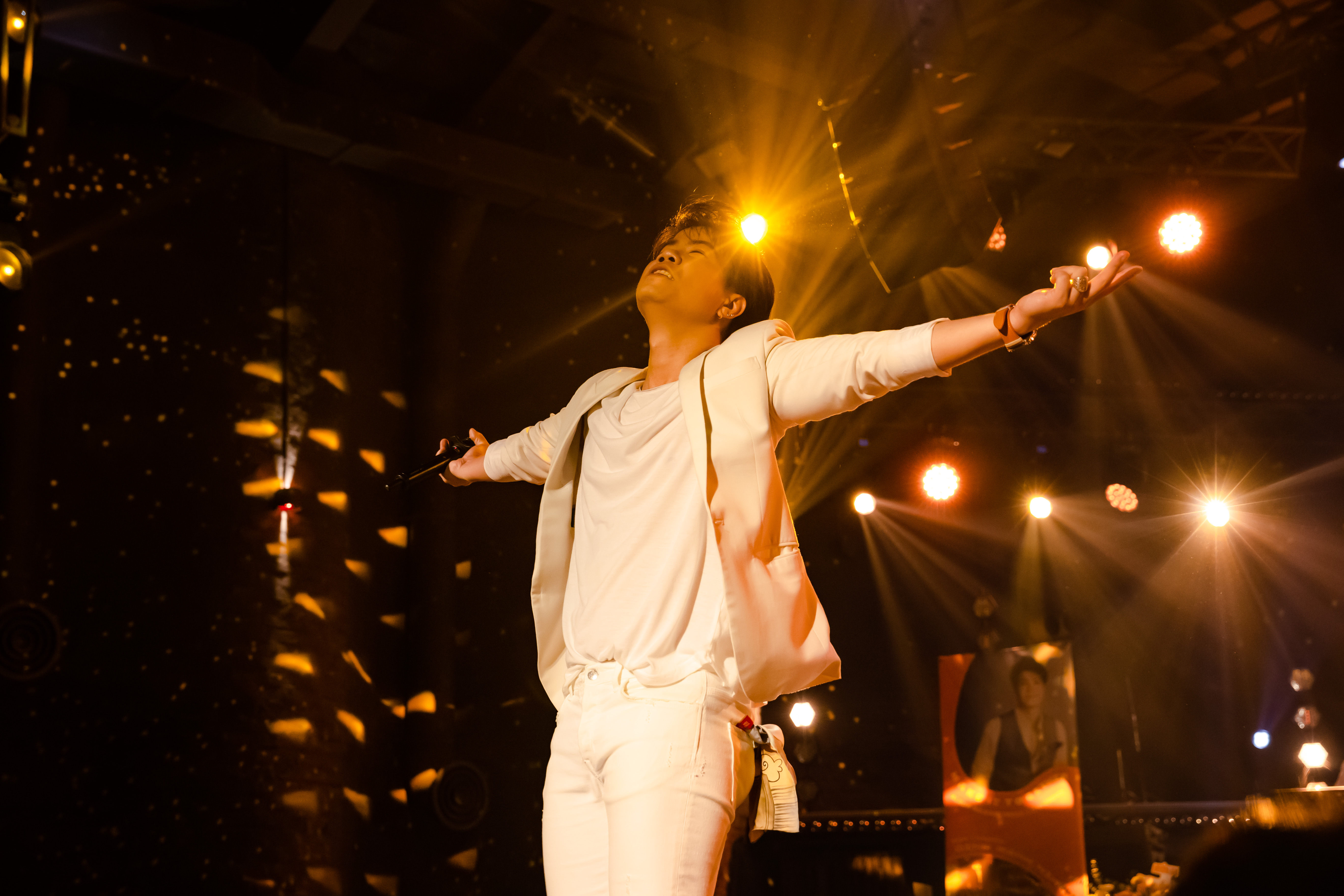 Đinh Mạnh Ninh tái xuất với album mang phong cách Disco Funky