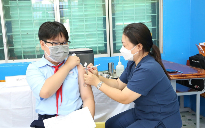 Liên Bộ Y tế - Giáo dục và Đào tạo: Tăng cường triển khai tiêm vaccine COVID-19 cho trẻ mầm non, học sinh