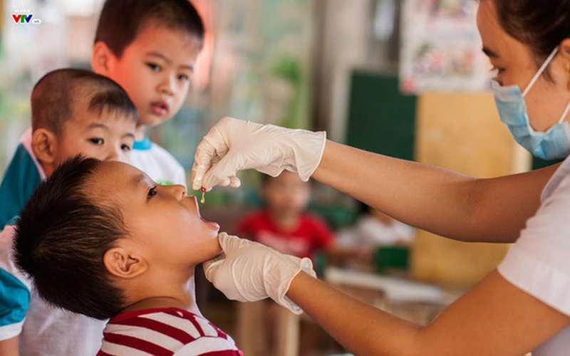 Tổ chức cho trẻ uống bổ sung Vitamin A và tẩy giun đợt 2 năm 2022