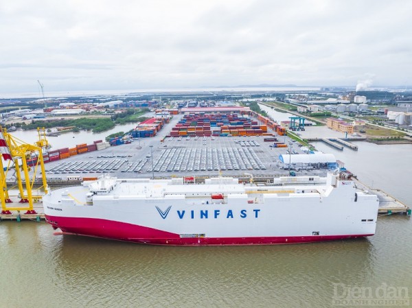 VinFast xuất khẩu lô xe điện VF 8 đầu tiên ra thế giới