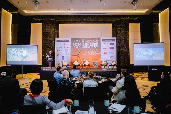 Vinamilk được trao nhiều giải thưởng quốc tế cho những nỗ lực thúc đẩy CSR và ESG tại Việt Nam Vinamilk được trao nhiều giải thưởng quốc tế cho những nỗ lực thúc đẩy CSR và ESG tại Việt Nam