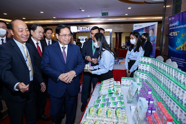 Vinamilk tăng vốn đầu tư cho Angkormilk tại Campuchia lên 42 triệu USD Vinamilk tăng vốn đầu tư cho Angkormilk tại Campuchia lên 42 triệu USD