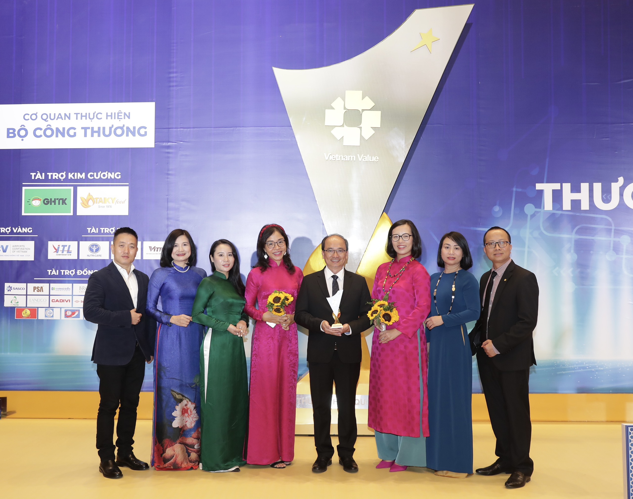 cong-ty-dich-vu-lu-hanh-saigontouirst-vinh-du-don-nhan-bieu-trung-thuong-hieu-quoc-gia-lan-thu-8