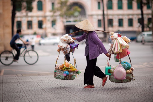 Du khách nước ngoài bất ngờ khi chứng kiến cốm gạo nổ như pháo Tết ở miền Tây - Ảnh 7.