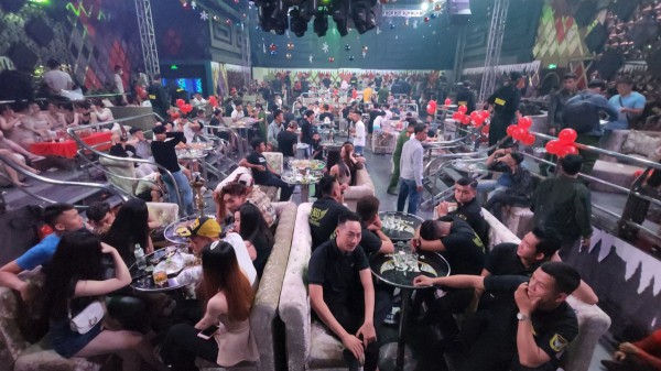 139 nam nữ dương tính ma túy trong quán bar Paradise ở Kiên Giang