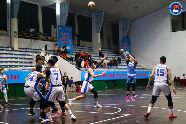 Tổng kết ngày 4 bóng rổ Đại hội Thể thao toàn quốc 2022: Hà Nội vào top 4 - Ảnh 2.