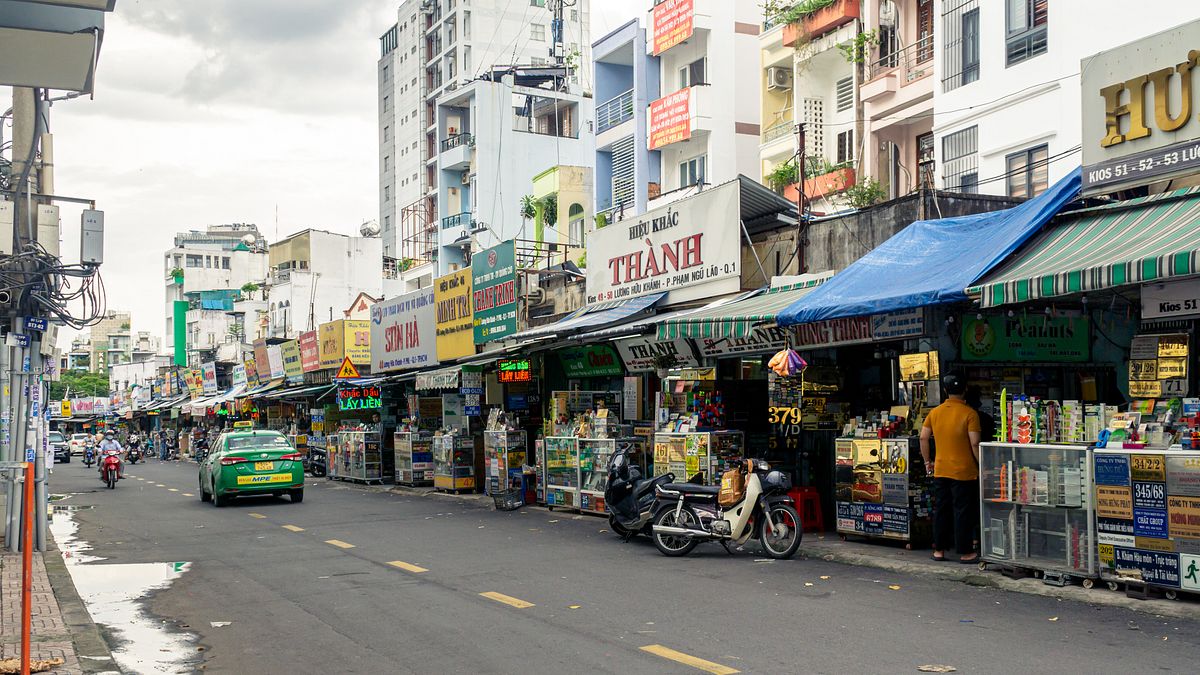 Những con phố đặc biệt của TP.HCM: Chỉ cần nghe tên là biết ngay ở nơi đó bán gì - Ảnh 5.