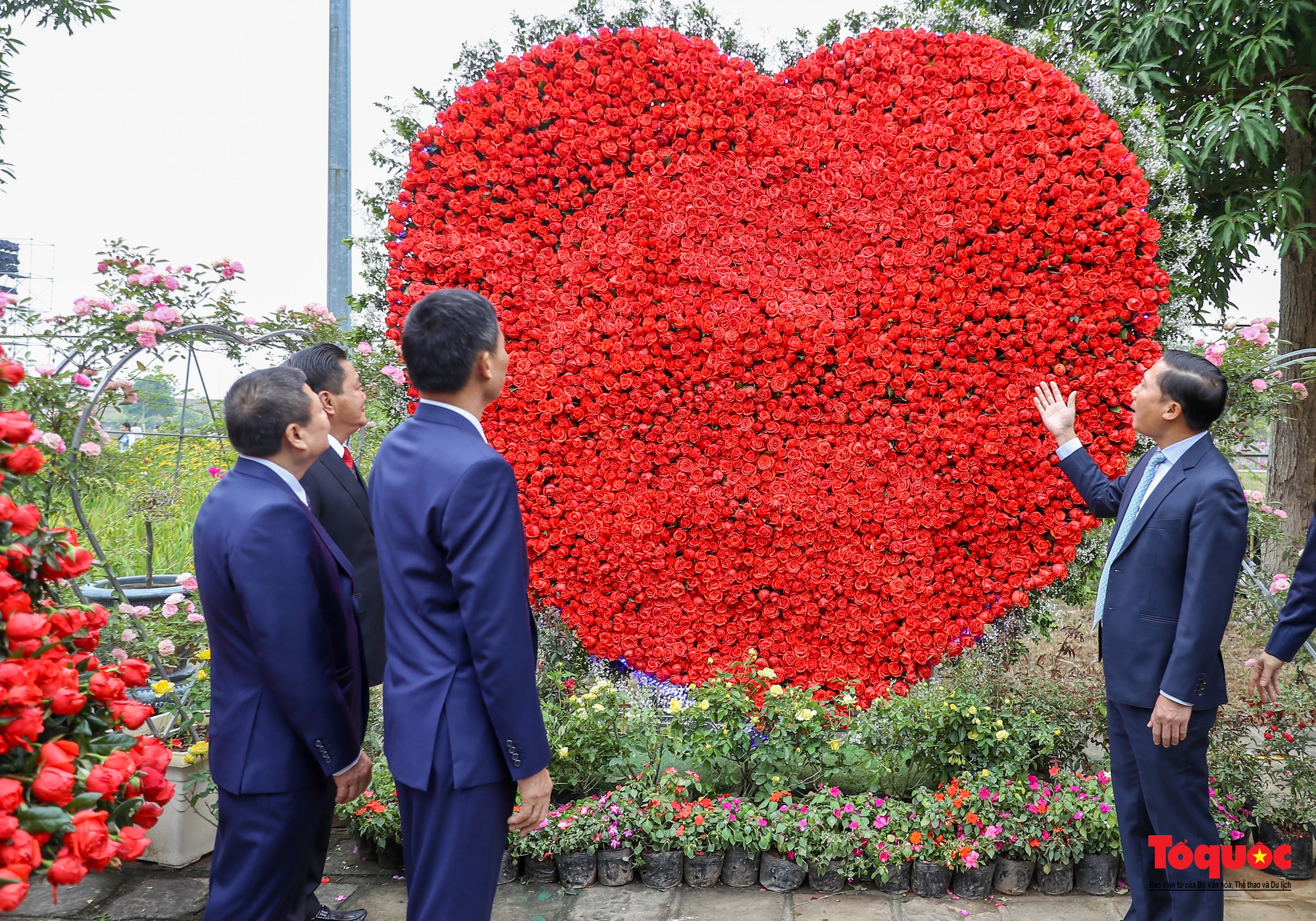 Khai mạc Lễ hội hoa và Festival nông sản, sản phẩm OCOP tại huyện Mê Linh - Ảnh 7.