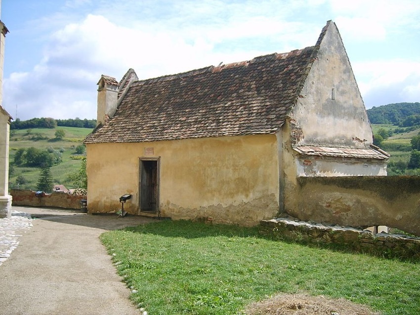 Ngôi làng 300 năm mới có 1 vụ ly hôn, hỏi ra mới biết là nhờ "nhà tù hôn nhân" chuyên giải hòa kỳ lạ như thế này - Ảnh 10.
