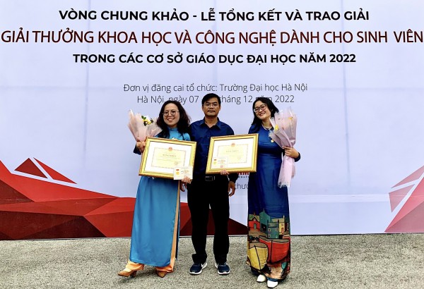 3 năm nghiên cứu về công cụ đánh giá học sinh, 2 nữ sinh giành giải nhất