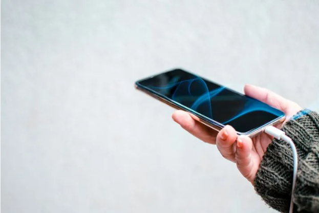 8 sai lầm phổ biến cần tránh khi sạc điện thoại 8 sai lầm phổ biến cần tránh khi sạc điện thoại