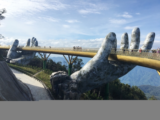 Báo Hàn Quốc lý giải du khách Hàn đang đổ về Việt nam - Ảnh 1.