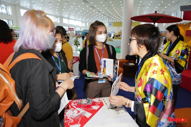 Hơn 3.600 lượt mua bán, trao đổi tại Hội chợ Du lịch quốc tế Đà Nẵng 2022 - Ảnh 1. Hơn 3.600 lượt mua bán, trao đổi tại Hội chợ Du lịch quốc tế Đà Nẵng 2022 - Ảnh 1.