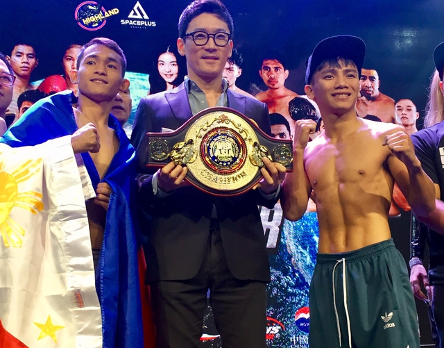 Lê Hữu Toàn vượt qua võ sĩ hạng 20 thế giới, bảo vệ thành công đai vô địch châu Á - Ảnh 1.