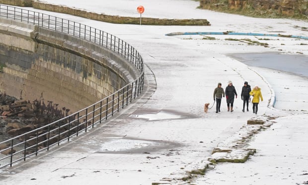 Người dân Anh khó khăn khi di chuyển giữa thời tiết khắc nghiệt - Ảnh 1. Người dân Anh khó khăn khi di chuyển giữa thời tiết khắc nghiệt - Ảnh 1.