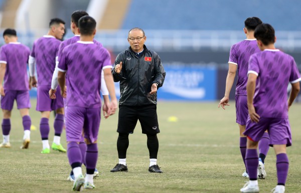 AFF Cup 2022: Hồi hộp chờ thầy Park so tài cao thấp với HLV Kim Pan-gon