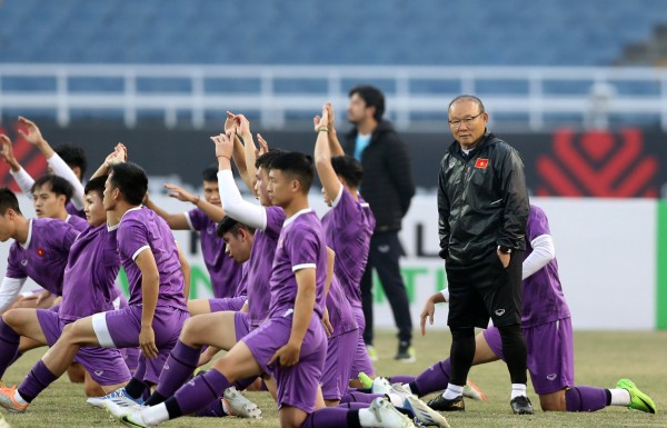 AFF Cup 2022: Hồi hộp chờ thầy Park so tài cao thấp với HLV Kim Pan-gon