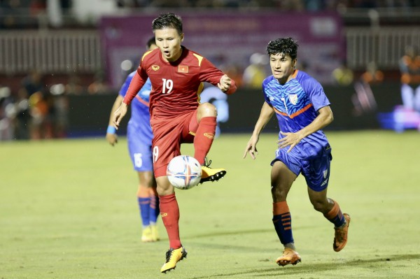 AFF Cup 2022: Quang Hải tìm lại sức bật để bay cao ở trời Âu