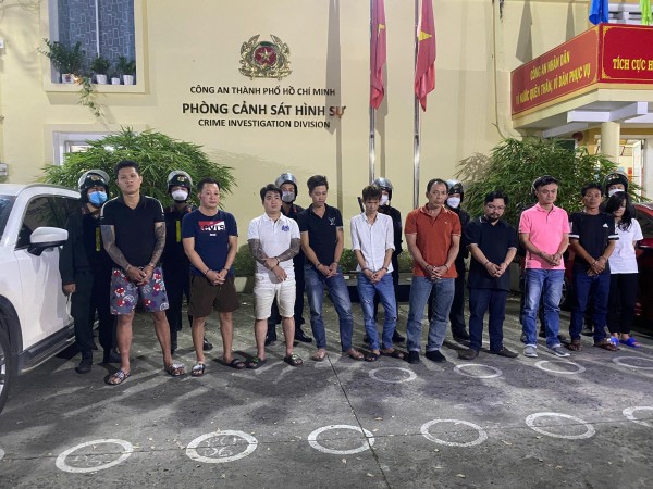 Bắt giữ nhóm giang hồ tổ chức cá độ bóng đá có trang bị súng ngắn Bắt giữ nhóm giang hồ tổ chức cá độ bóng đá có trang bị súng ngắn