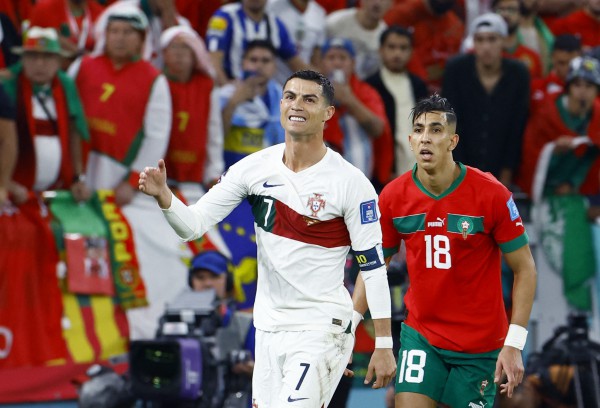 Bị loại khỏi World Cup, Ronaldo không về nước cùng tuyển Bồ Đào Nha Bị loại khỏi World Cup, Ronaldo không về nước cùng tuyển Bồ Đào Nha