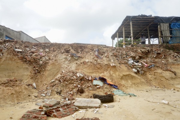 Bình Định: Biển ăn sâu vào đất liền 40 m, dân lo sợ phải di dời
