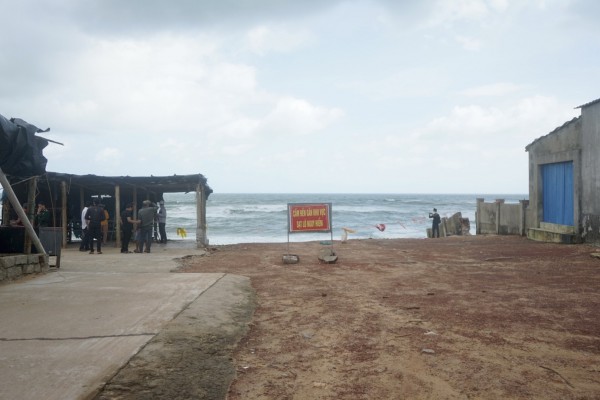 Bình Định: Biển ăn sâu vào đất liền 40 m, dân lo sợ phải di dời