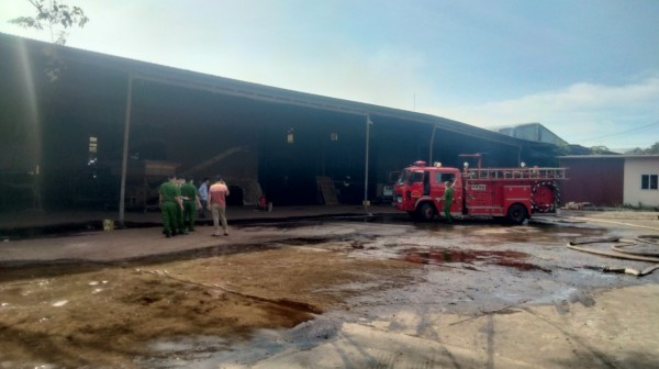 Bình Phước: Cháy xưởng sản xuất viên nén gỗ, nhiều máy móc, tài sản bị thiêu rụi