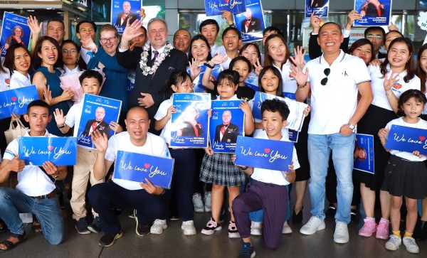 “Bộ não” Sơ đồ Tư duy thế giới Marek Kasperski và vợ Petrina đến Việt Nam “Bộ não” Sơ đồ Tư duy thế giới Marek Kasperski và vợ Petrina đến Việt Nam