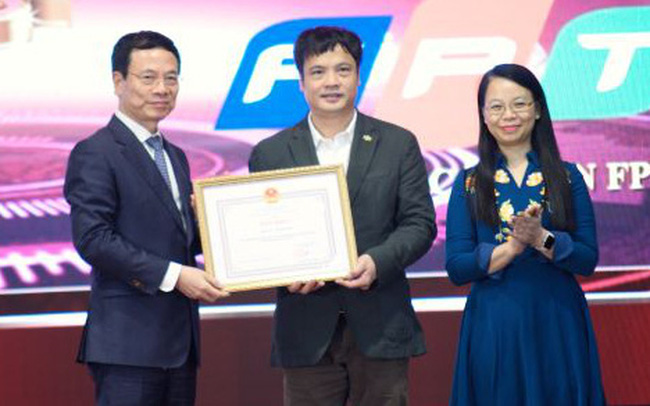 Bộ TT-TT trao bằng khen cho doanh nghiệp kinh doanh quốc tế xuất sắc