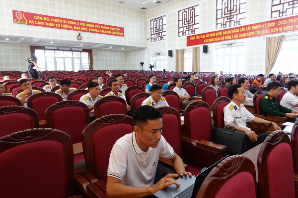 Bộ Tư lệnh Vùng 2 Hải quân tổ chức thăm Nhà giàn DK1, Côn Đảo