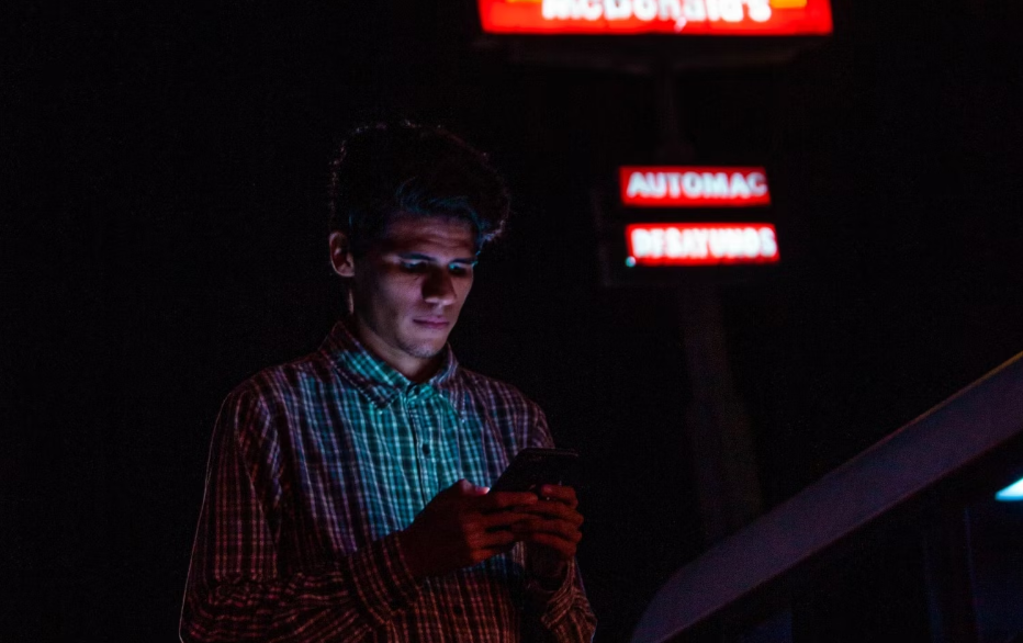 Cách nhận biết nếu điện thoại của bạn bị nghe lén